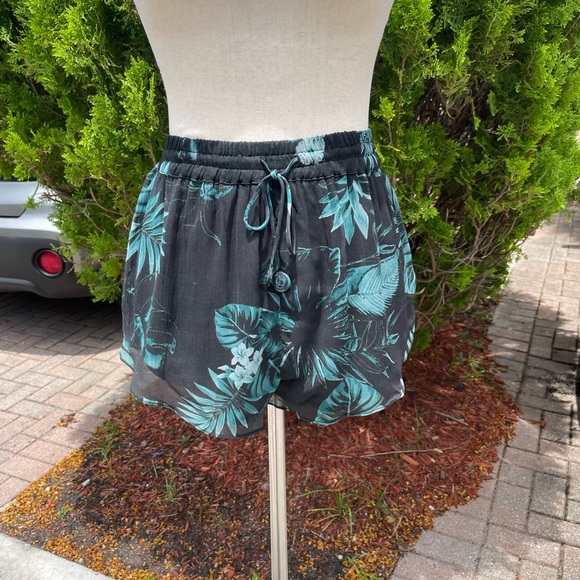 Rococo Sand X Revolve Black  Echo Shorts - Picture 4 of 12